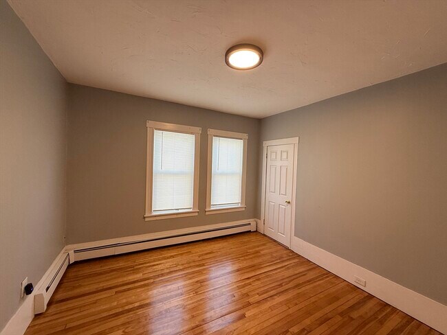 Building Photo - 8 Beckman St