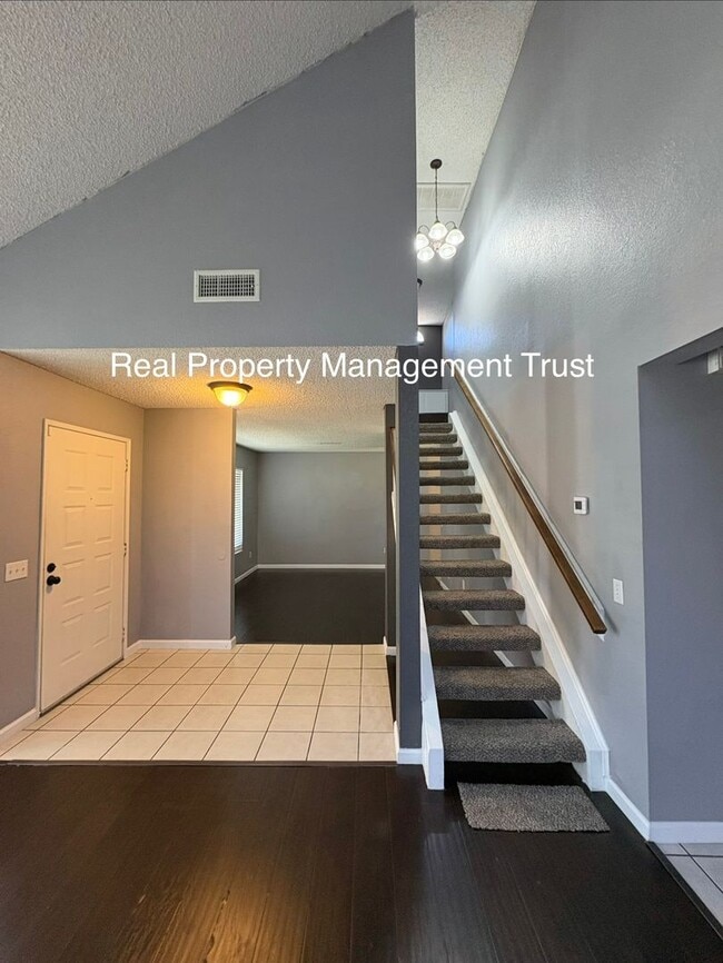 Building Photo - 10779 Anemone Cir
