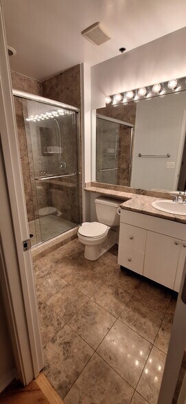 Master Bathroom - 226 N Clinton St