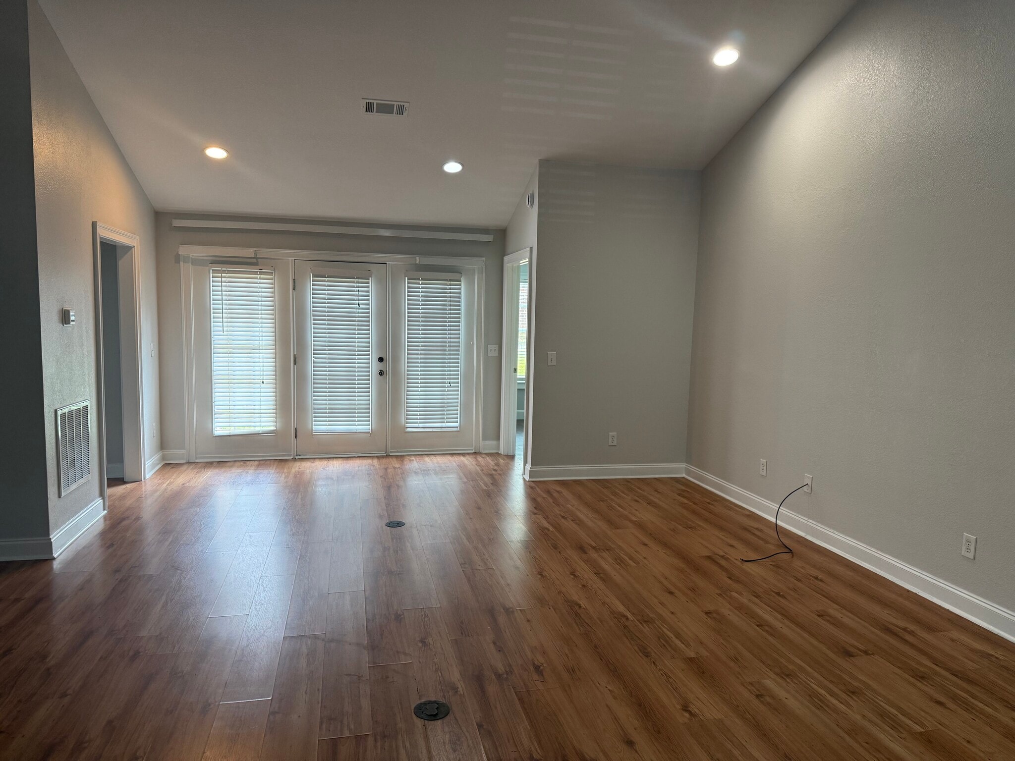 Building Photo - 802 W Longleaf Dr
