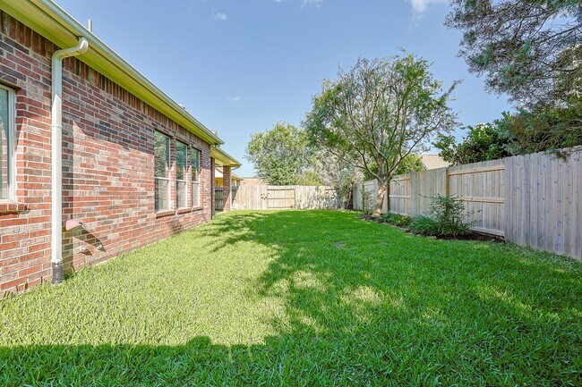 Building Photo - 6726 Hawsley Way