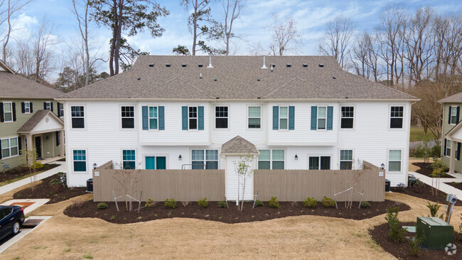 Building Photo - The Woodlands at Western Branch