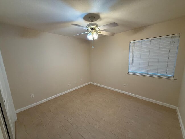 Building Photo - 5731 N Tracy Ave