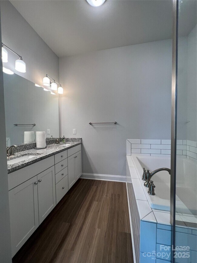 Building Photo - 9735 Briarwick Ln