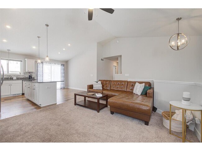 Building Photo - 1731 Riverside Dr