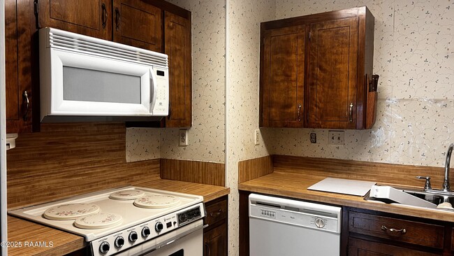 Building Photo - 119 Gayle Dr