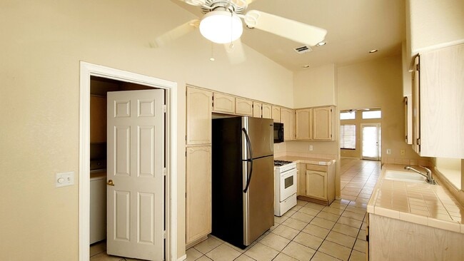 Building Photo - 7524 Holloran Ct