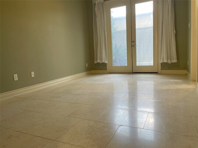 Building Photo - 3138 Pemberton Walk