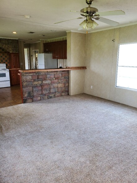 Primary Photo - 857 Briscoe Rd