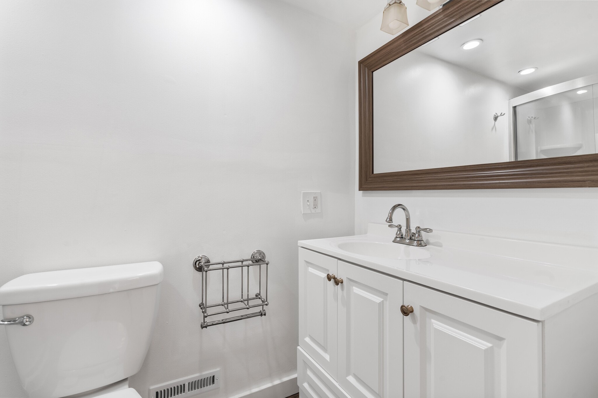 Building Photo - 127 Trowbridge St NE