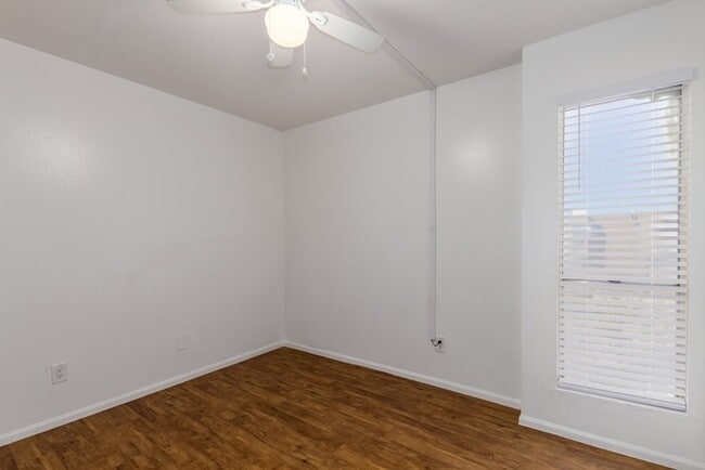 Building Photo - Stadio 3 bedroom townhome