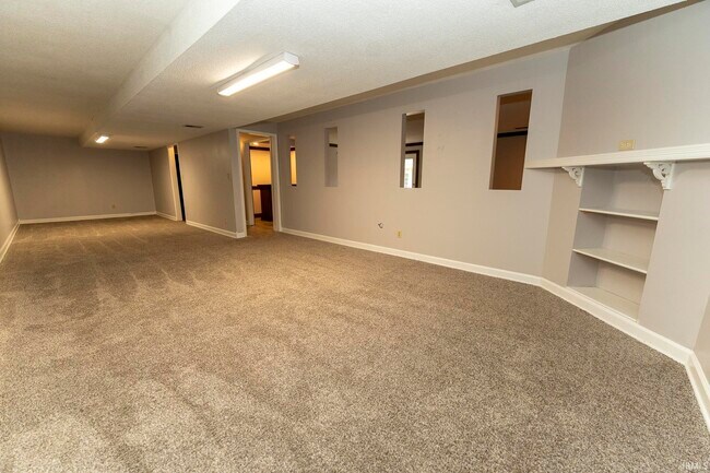 Building Photo - 7877 Marywood Dr