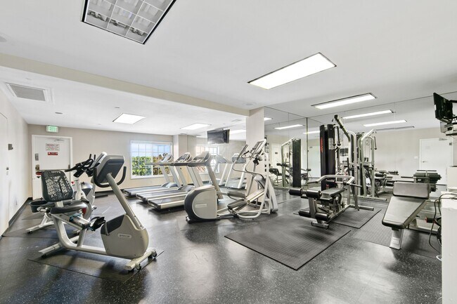 Building Photo - 10390 Wilshire Blvd