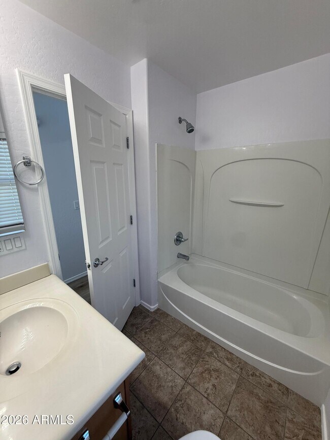 Building Photo - 4752 E Laurel Ave