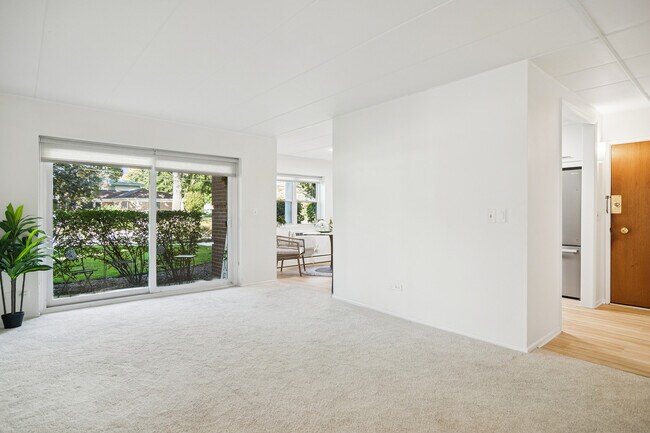 Building Photo - 801 E Miner St