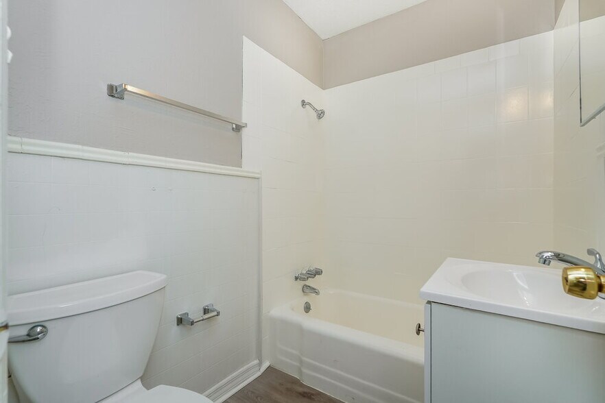 Building Photo - 2911 E 23rd Ave