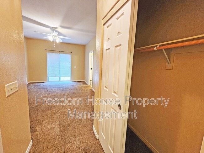 Building Photo - 1421 Star Rd