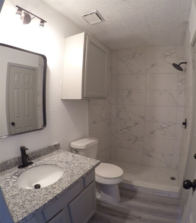 Building Photo - 9211 Golden Meadow Dr