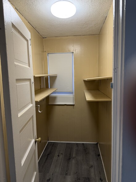 Building Photo - 122 Clark St