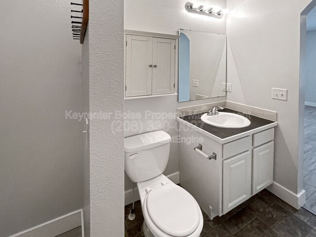 Building Photo - 1691 E Daulby St