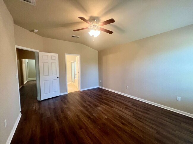 Building Photo - Beautifully updated one-story home!