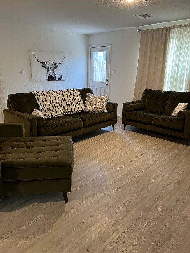 Building Photo - 7211 Green Sapphire