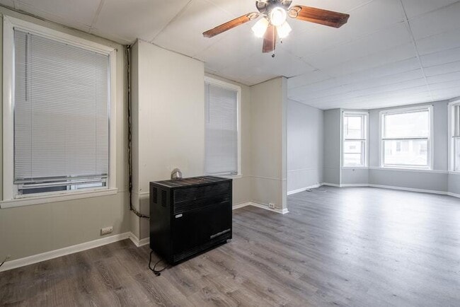 Building Photo - 140 5th Ave