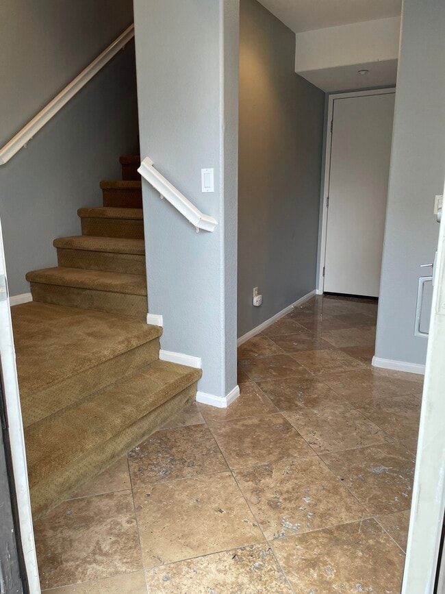 Building Photo - 380 Tesoro Gln
