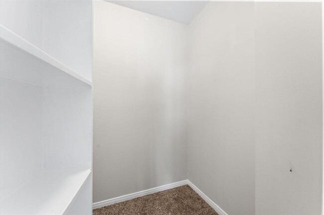 Building Photo - 15407 Cumberland Oak Way