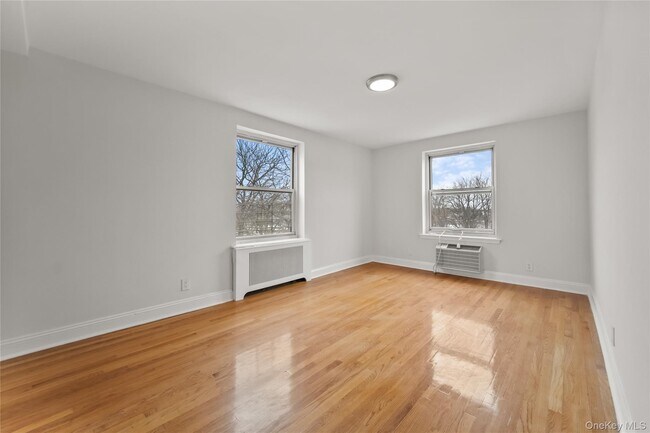 Building Photo - 730 Pelham Rd