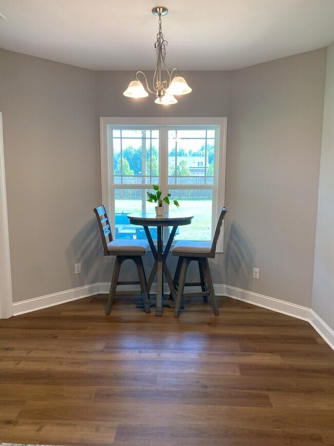 Building Photo - 3 Bed/3 Bath with 2 Bonus Rooms!!!