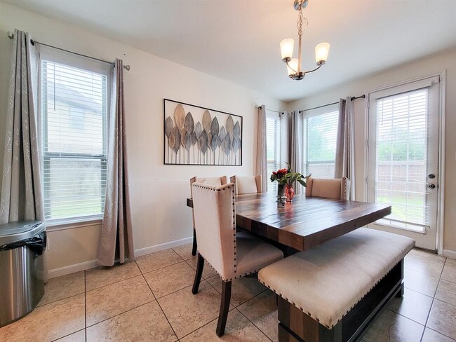 Building Photo - 5046 Longlane Dr