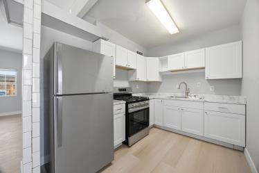 Building Photo - 3-Bed Duplex! Perfectly situated near shopping, dining, and everyday essentials– Spacious 1000 Sq...