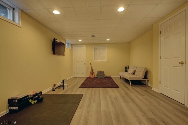 Building Photo - 31 Ashwood Ave