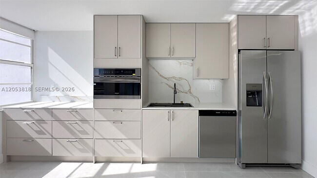 Building Photo - 18051 Biscayne Blvd