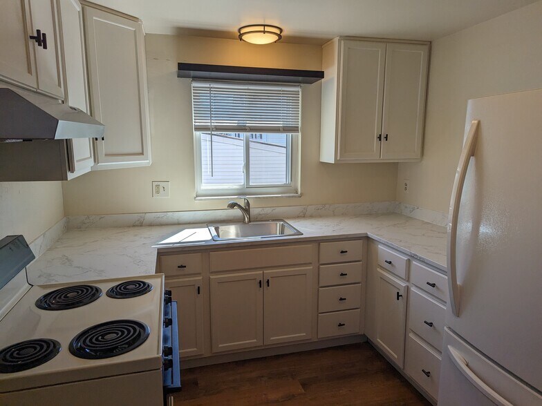 Building Photo - 708 Paul St