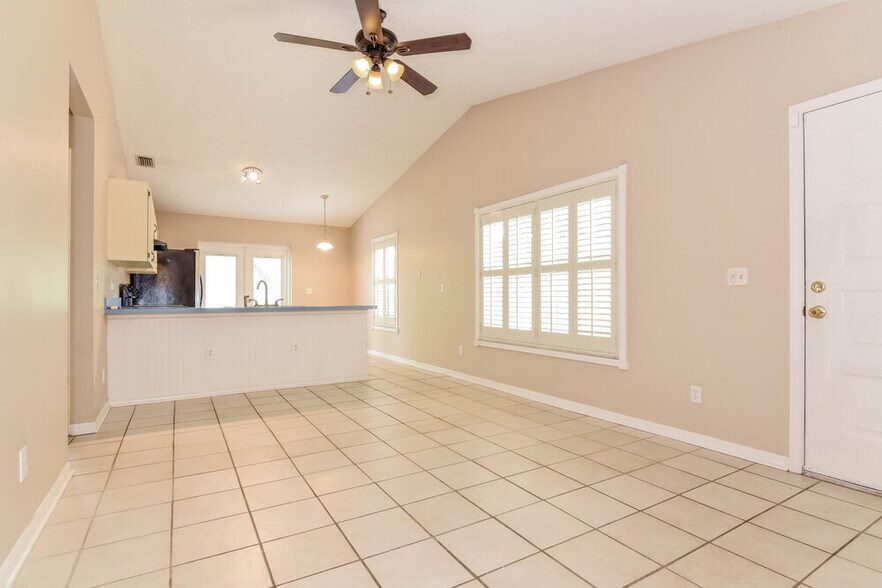 Building Photo - 23033 Clearwater Pl