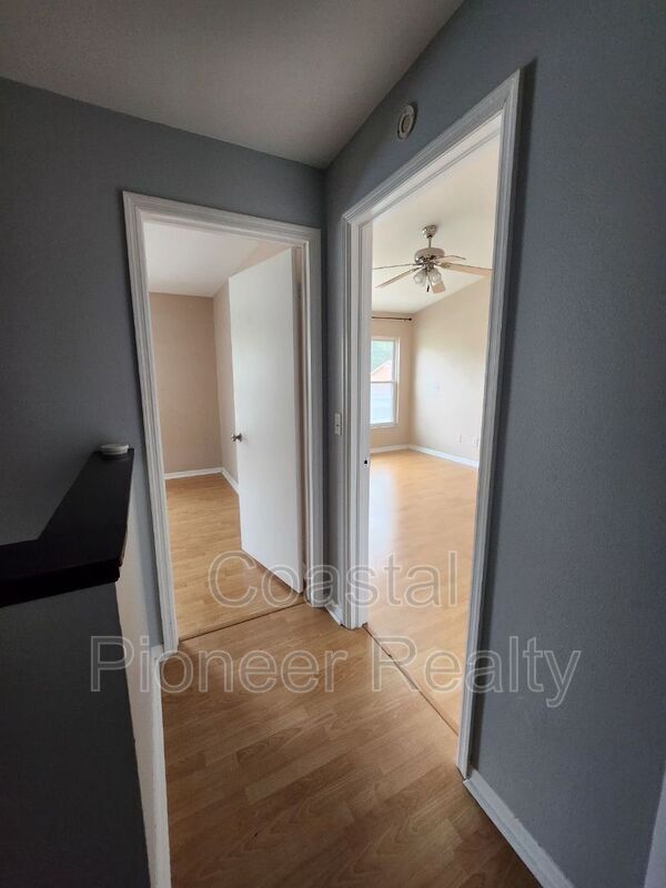 Building Photo - 10121 Sea spray Pl