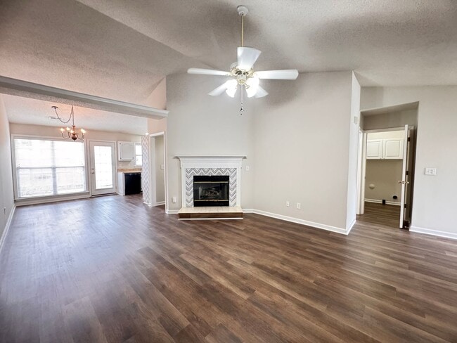 Building Photo - 2BR 2BA One Level Townhome with Garage