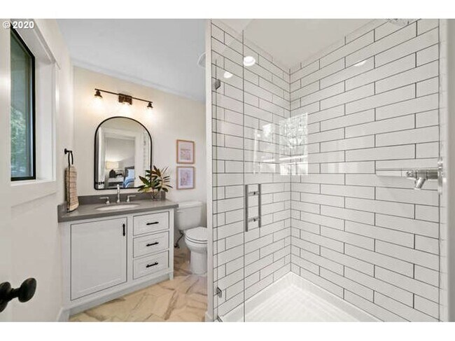 Building Photo - 3bd 2ba in quiet cul de sac Lake Oswego