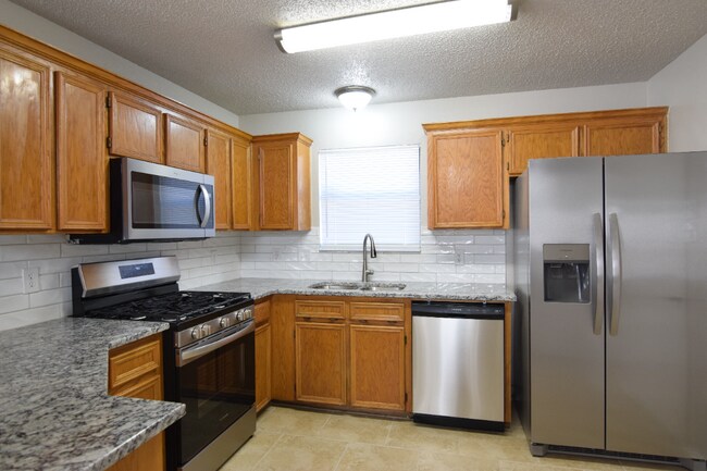 Building Photo - 2212 Jay Dr