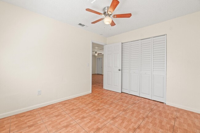 Building Photo - 4881 Gulfstream Rd