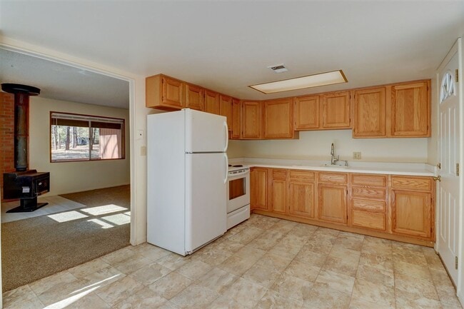 Building Photo - Rent this Cabin that backs to Prescott Nat...