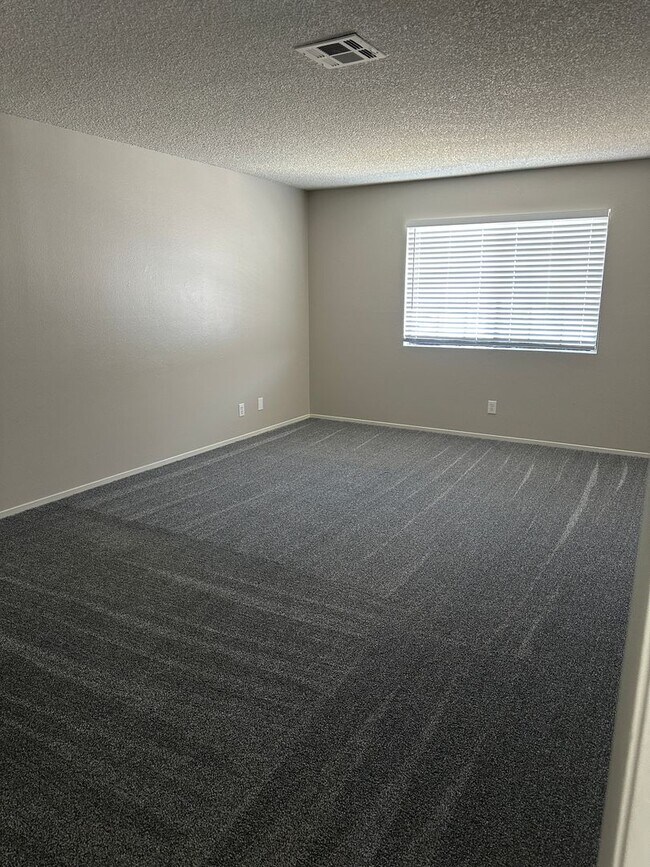 Building Photo - 126 Elegante Way