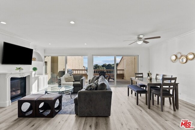 Building Photo - 23924 De Ville Way