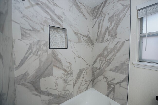 Building Photo - 309 E X St