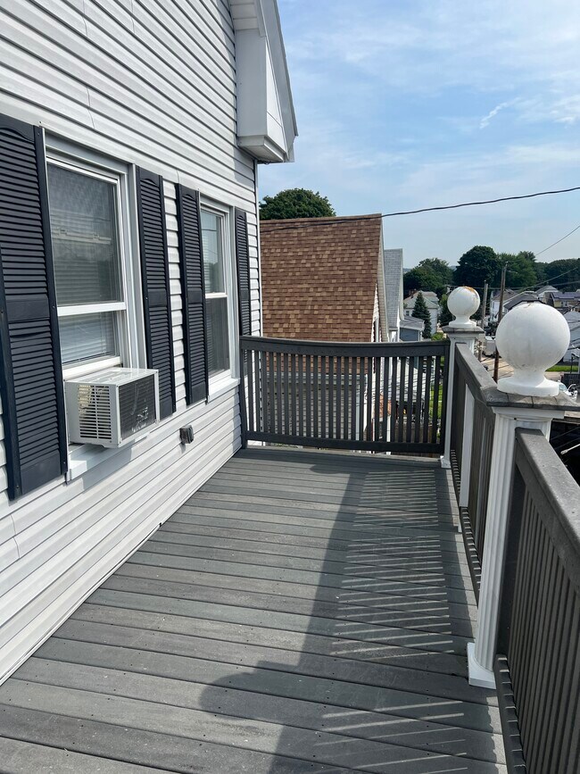 Building Photo - 24 Thurman St