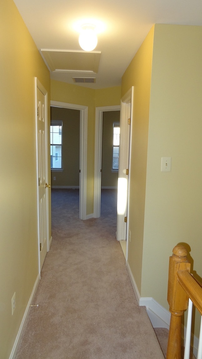 Building Photo - 2427 Clover Field Cir