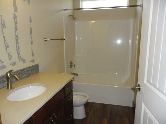 Building Photo - GOLF COURSE AREA HOME