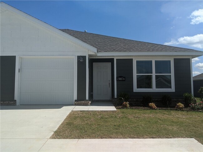 Building Photo - 610 W Loren Dr